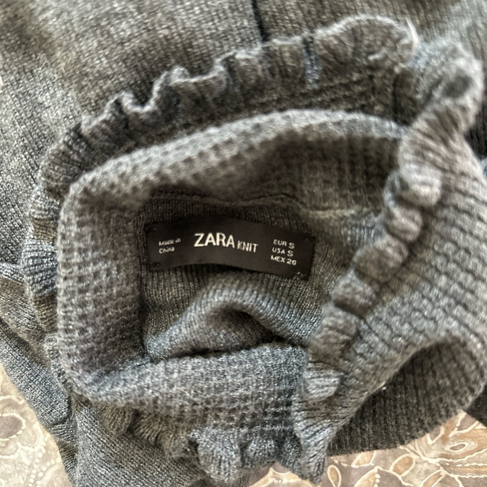 ZARA Ruffle Knit Turtleneck - Picture 4 of 4